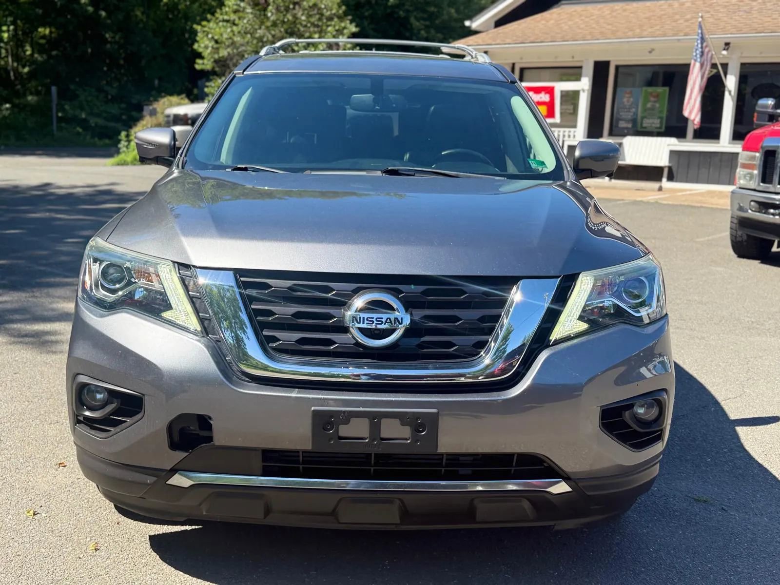 Used 2017 Nissan Pathfinder Platinum w/ Cargo Package AWD/4WD image 2