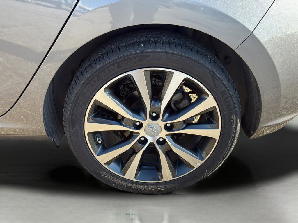 Used 2020 Hyundai Elantra GT image 38