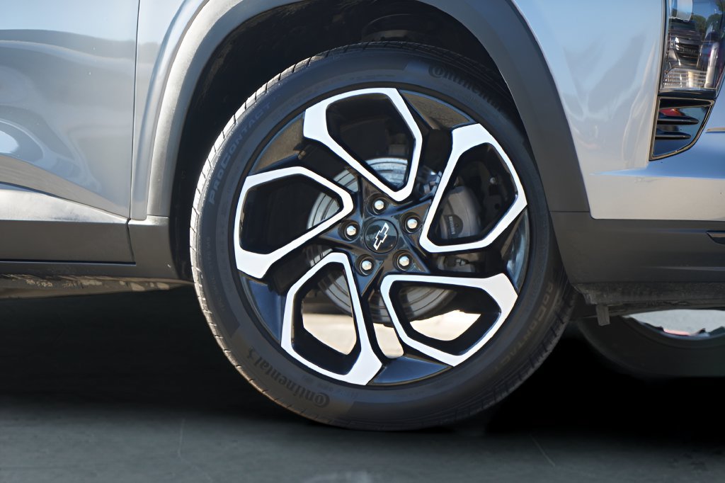 Used 2025 Chevrolet Trax RS w/ Driver Confidence Package FWD image 7