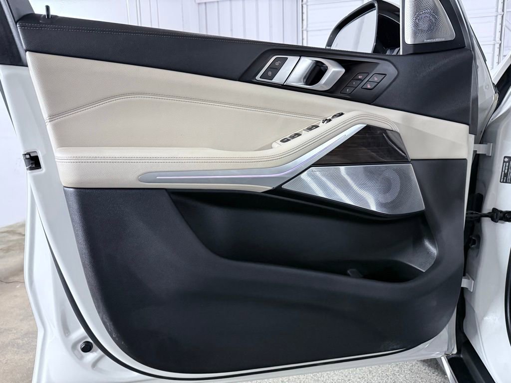 Used 2020 BMW X5 xDrive50i w/ Executive Package image 21