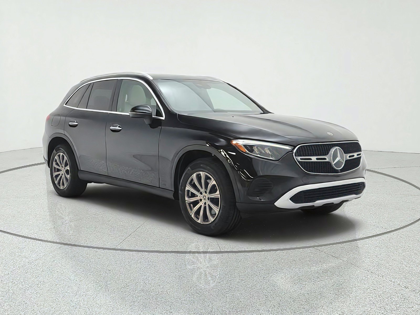 Used 2023 Mercedes-Benz GLC 300 image 3