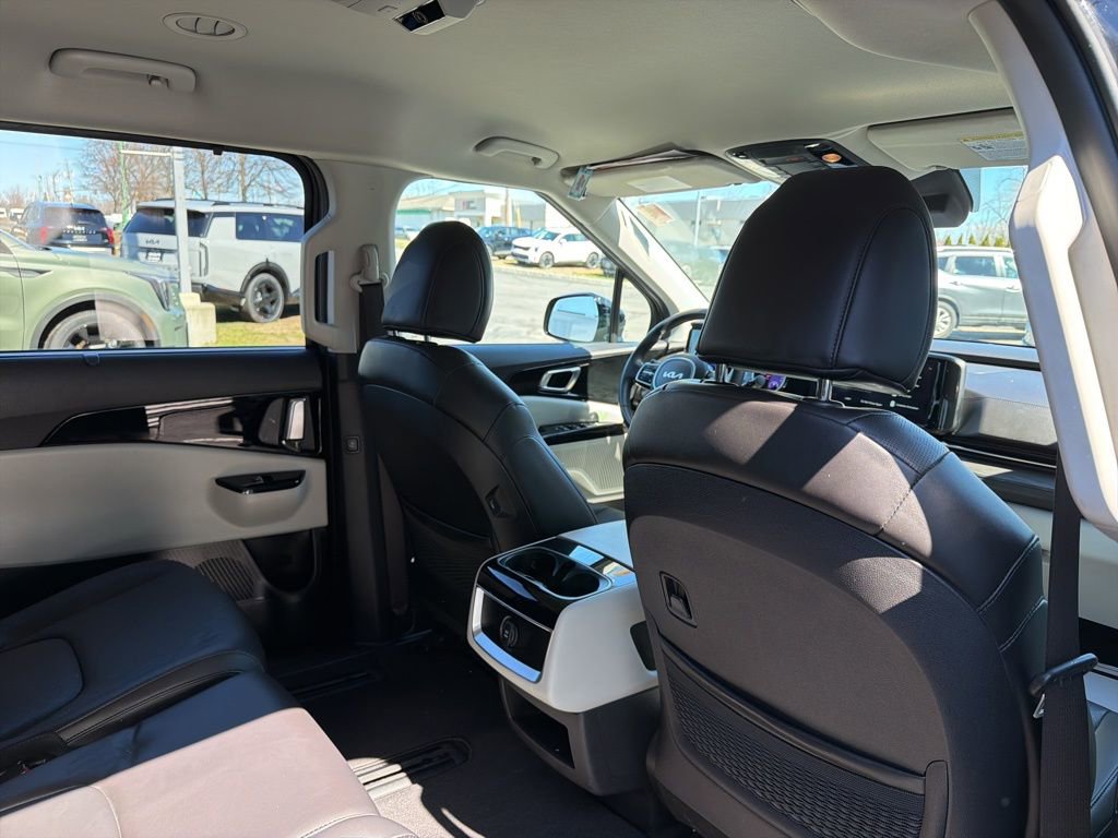 Certified 2024 Kia Carnival EX image 14