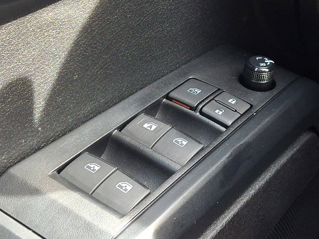 Used 2022 Toyota Tacoma SR w/ SR Convenience Package RWD image 27