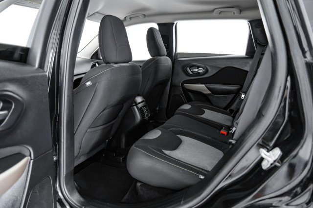 Used 2018 Jeep Cherokee Latitude FWD image 34