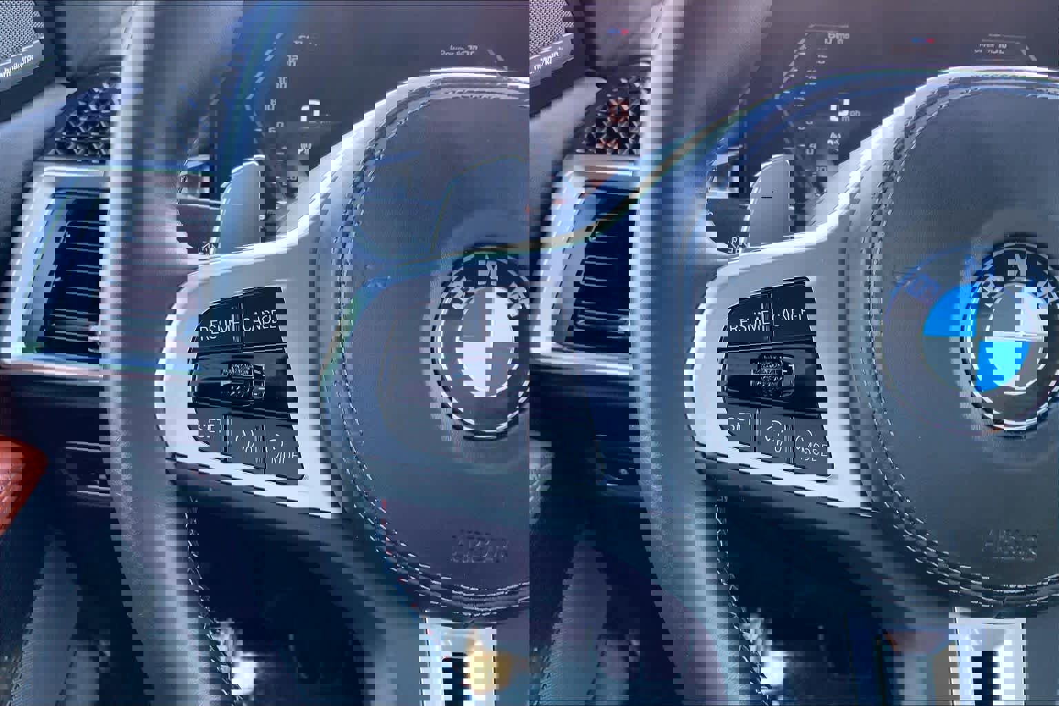 Used 2025 BMW X7 M60i w/ Climate Comfort Package image 24