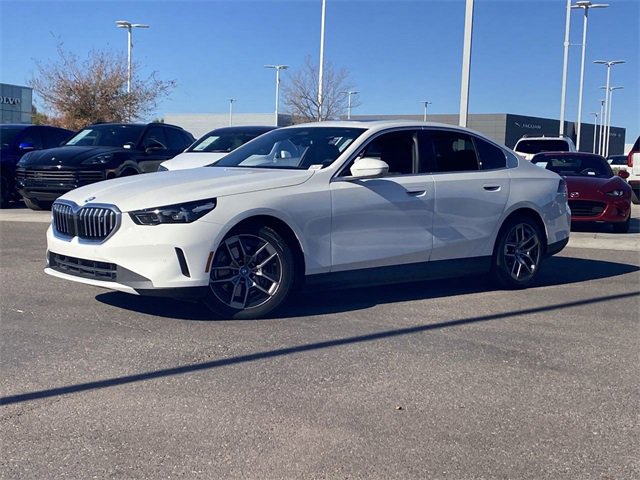 Certified 2025 BMW i5 eDrive40i w/ Premium Package image 2