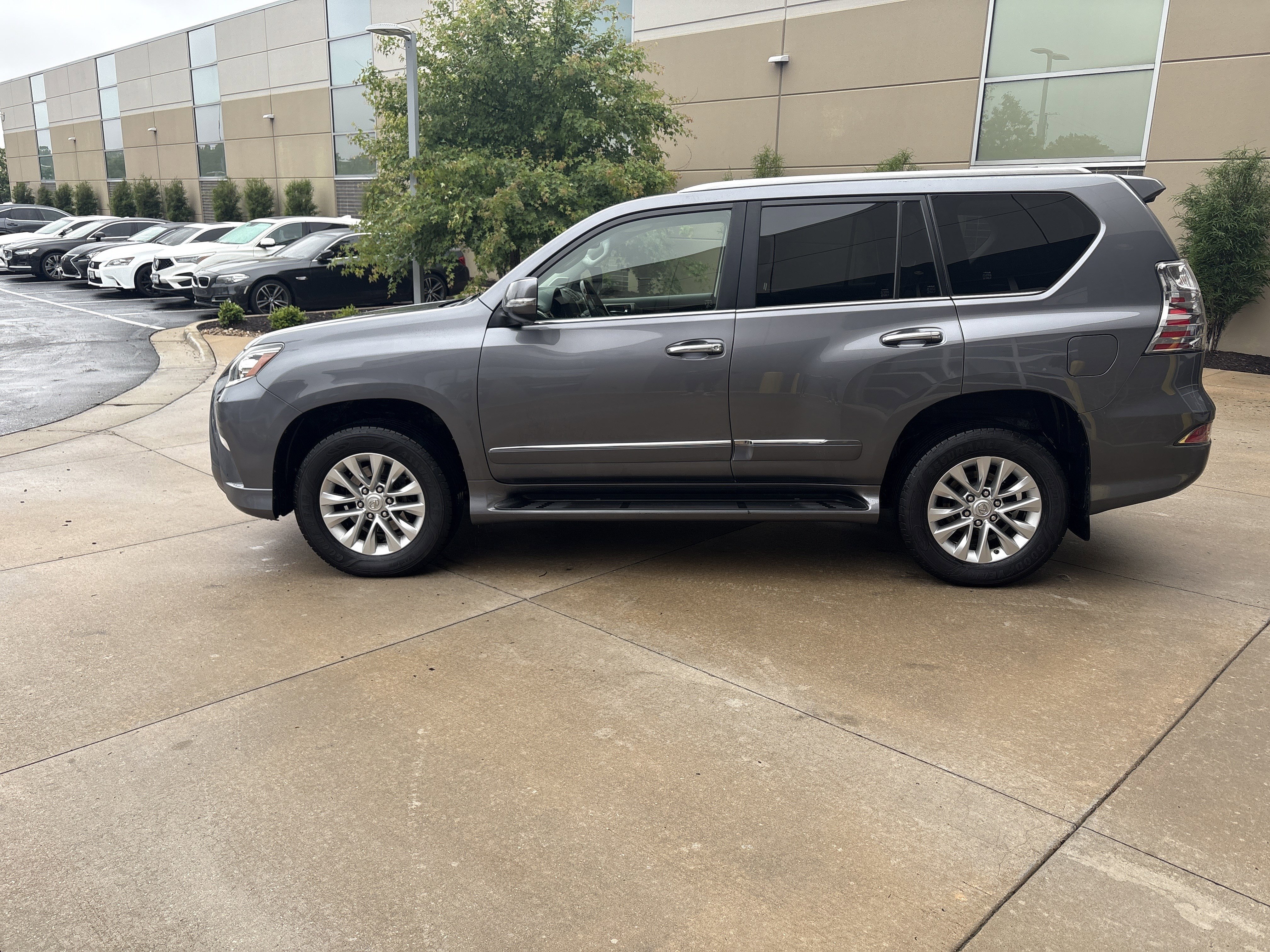 Used 2016 Lexus GX 460 w/ Premium Package AWD/4WD image 7