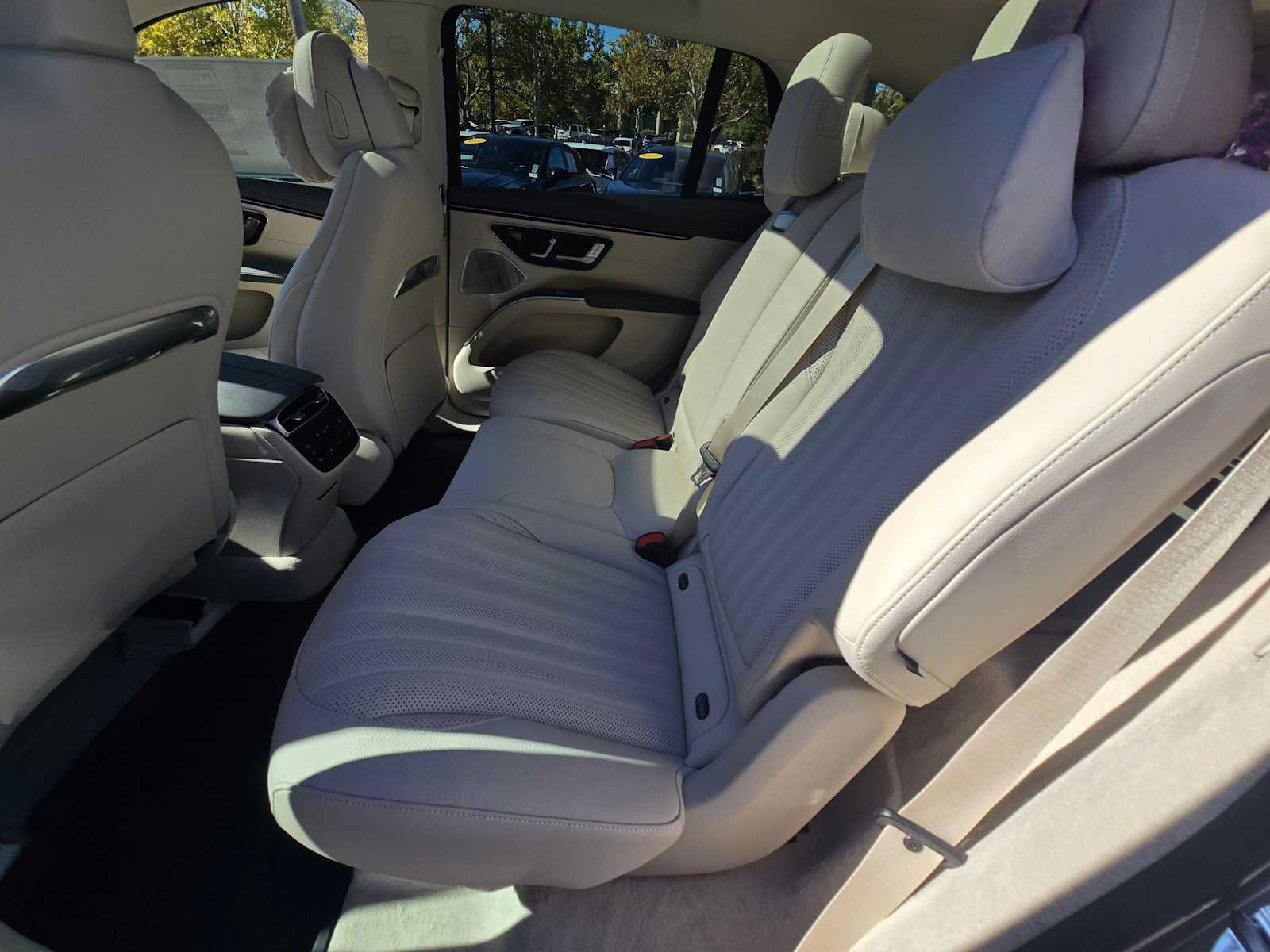 New 2027 Mercedes-Benz EQS 400 4MATIC SUV image 17