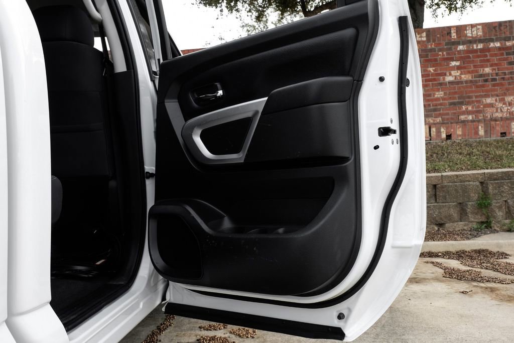 Used 2021 Nissan Titan SV image 44