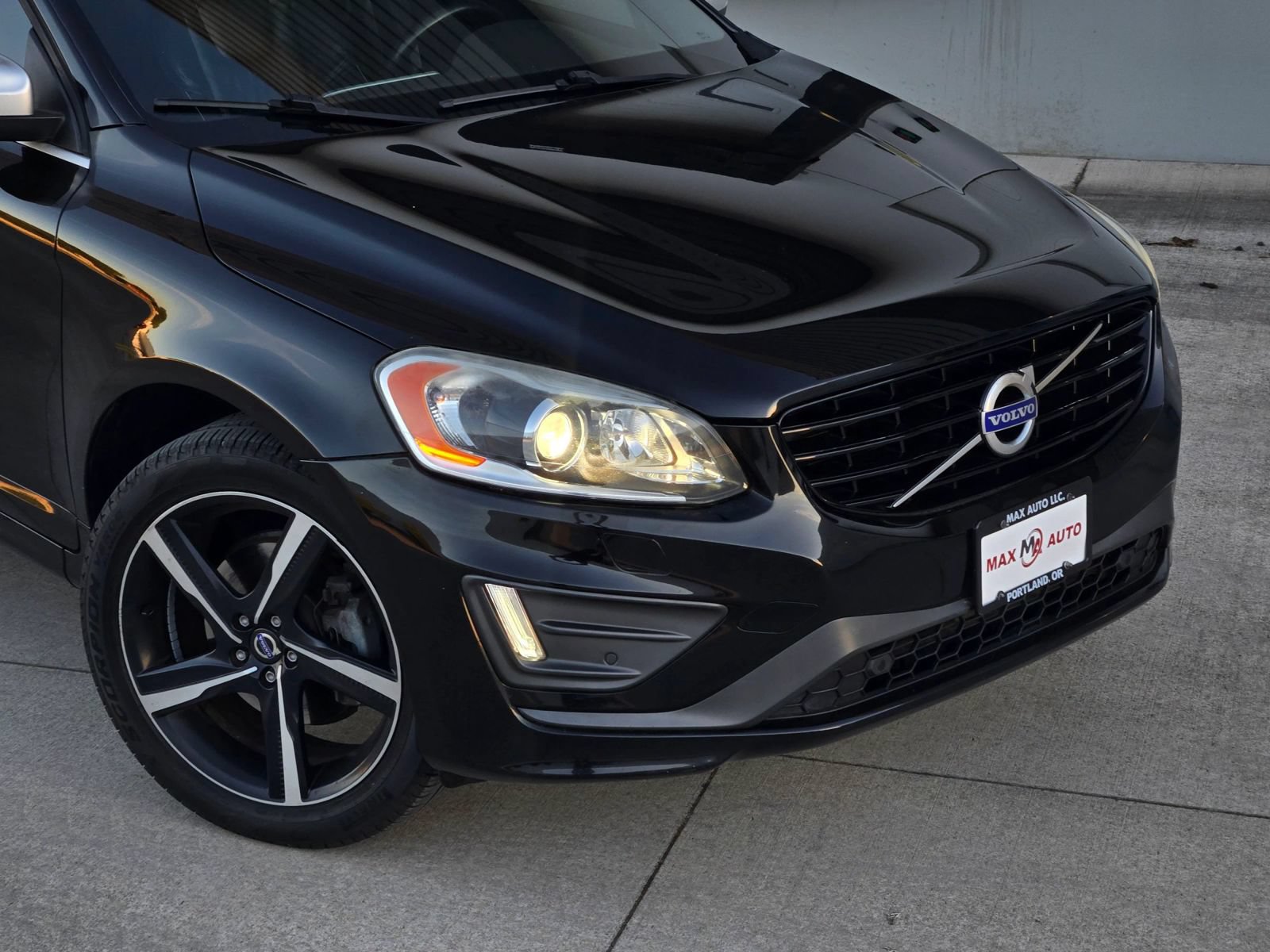 Used 2016 Volvo XC60 T6 R-Design AWD/4WD image 34