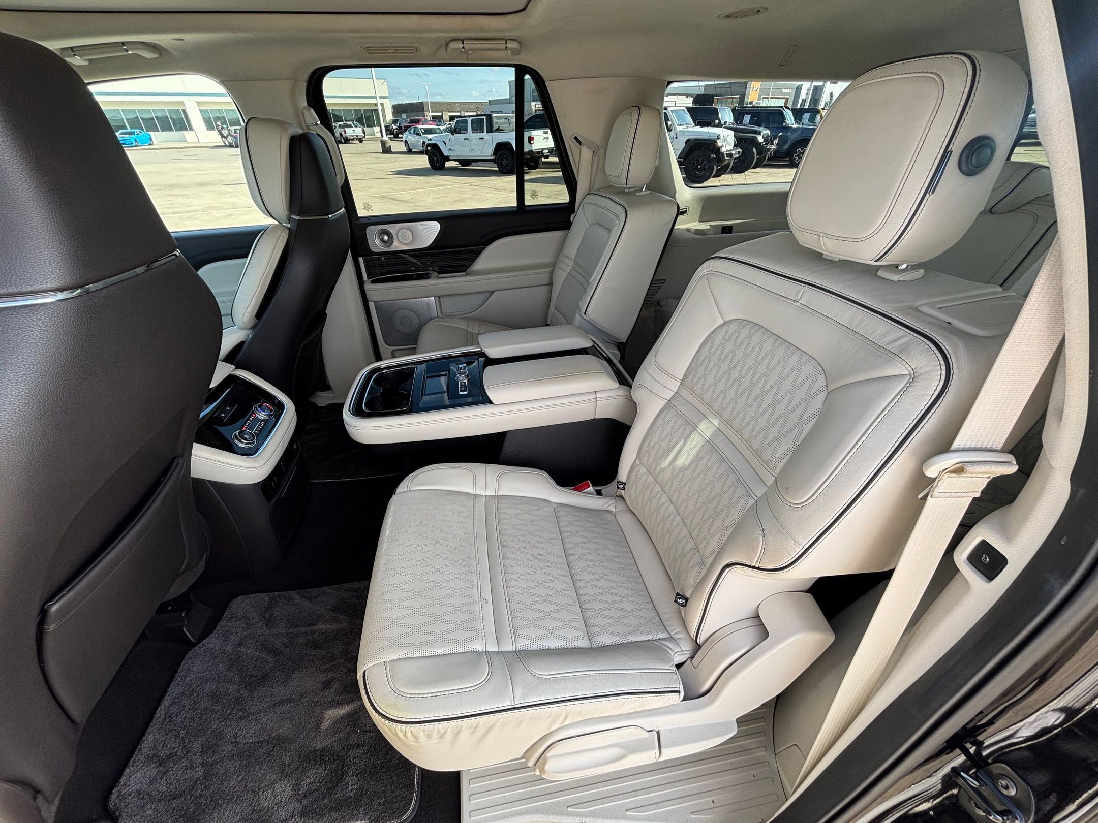 Used 2020 Lincoln Navigator L Black Label w/ Cargo Convenience Package image 26