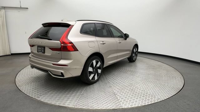 Used 2025 Volvo XC60 T8 Plus w/ Protection Package Premier AWD/4WD image 8