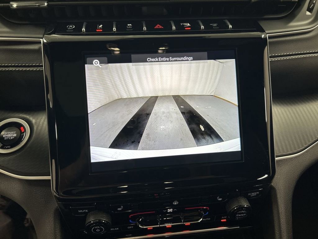 Used 2024 Jeep Grand Cherokee Altitude AWD/4WD image 15