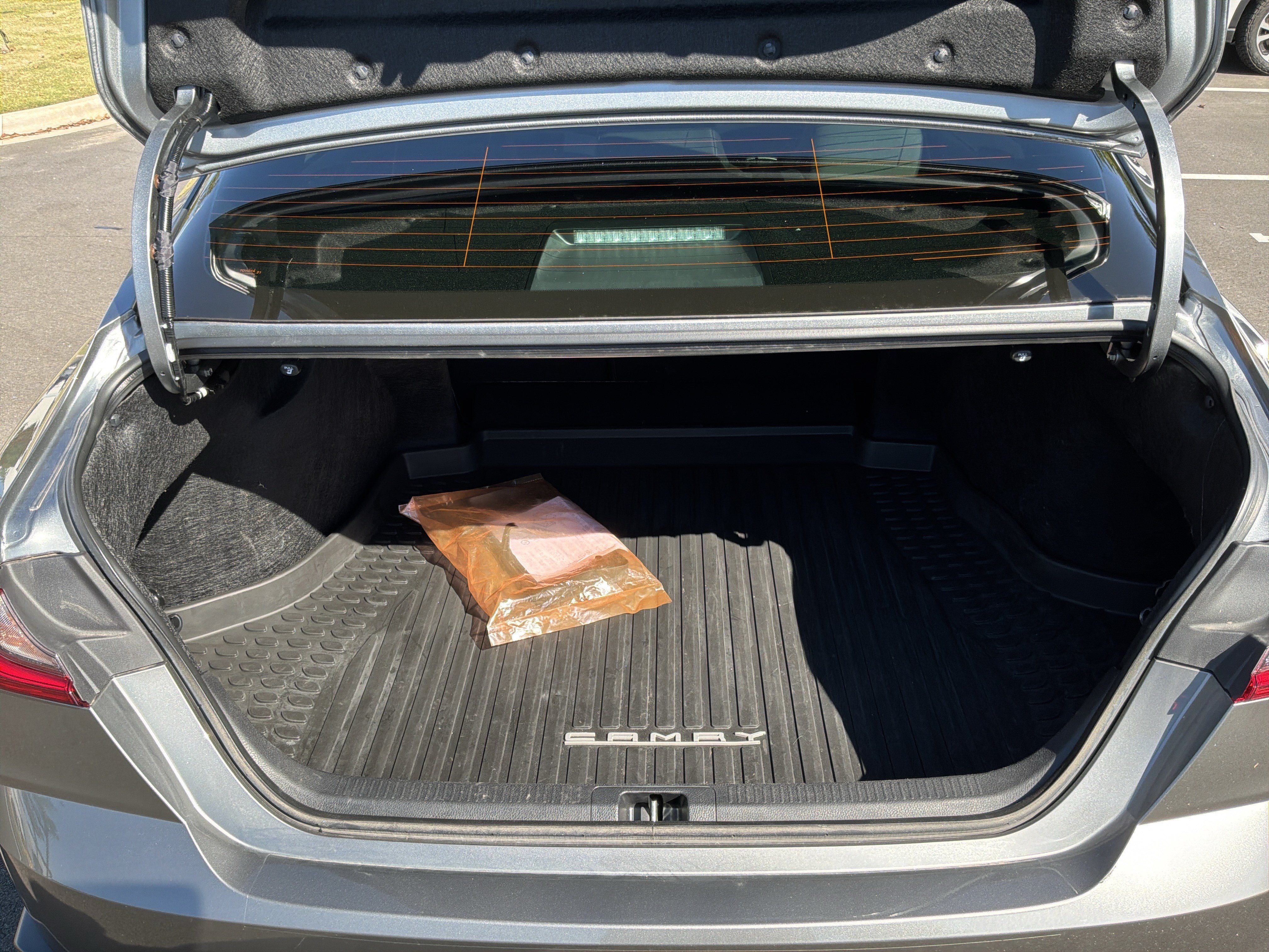 Used 2026 Toyota Camry SE FWD image 31