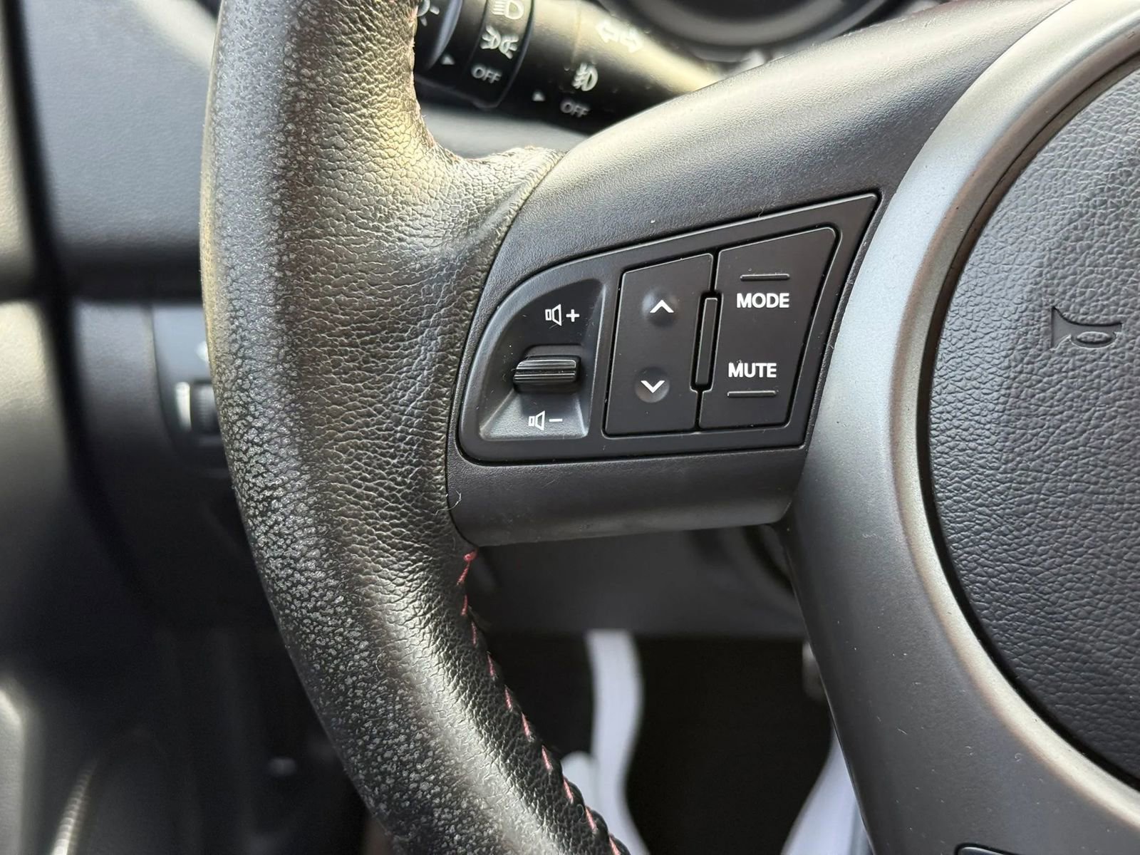 Used 2010 Kia Forte Koup SX image 18