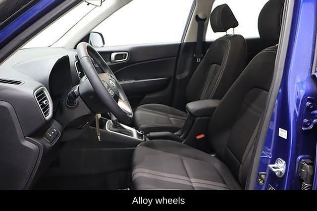 Used 2022 Hyundai Venue SEL FWD image 11