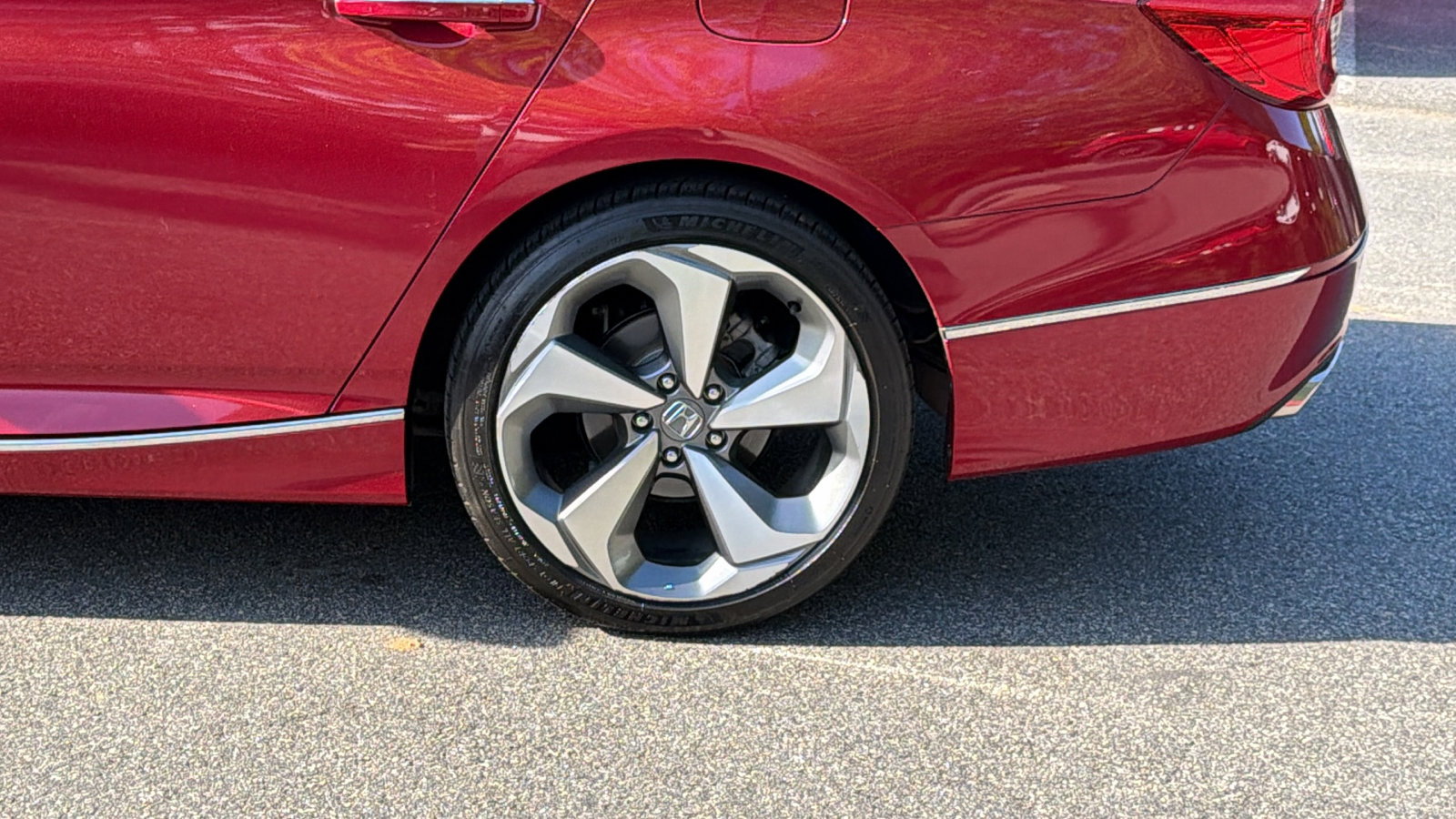 Used 2019 Honda Accord Touring image 12