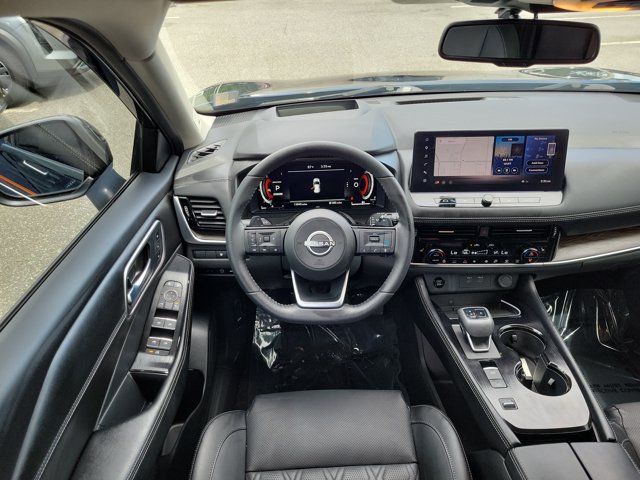 Used 2024 Nissan Rogue Platinum w/ Platinum Premium Package FWD image 11