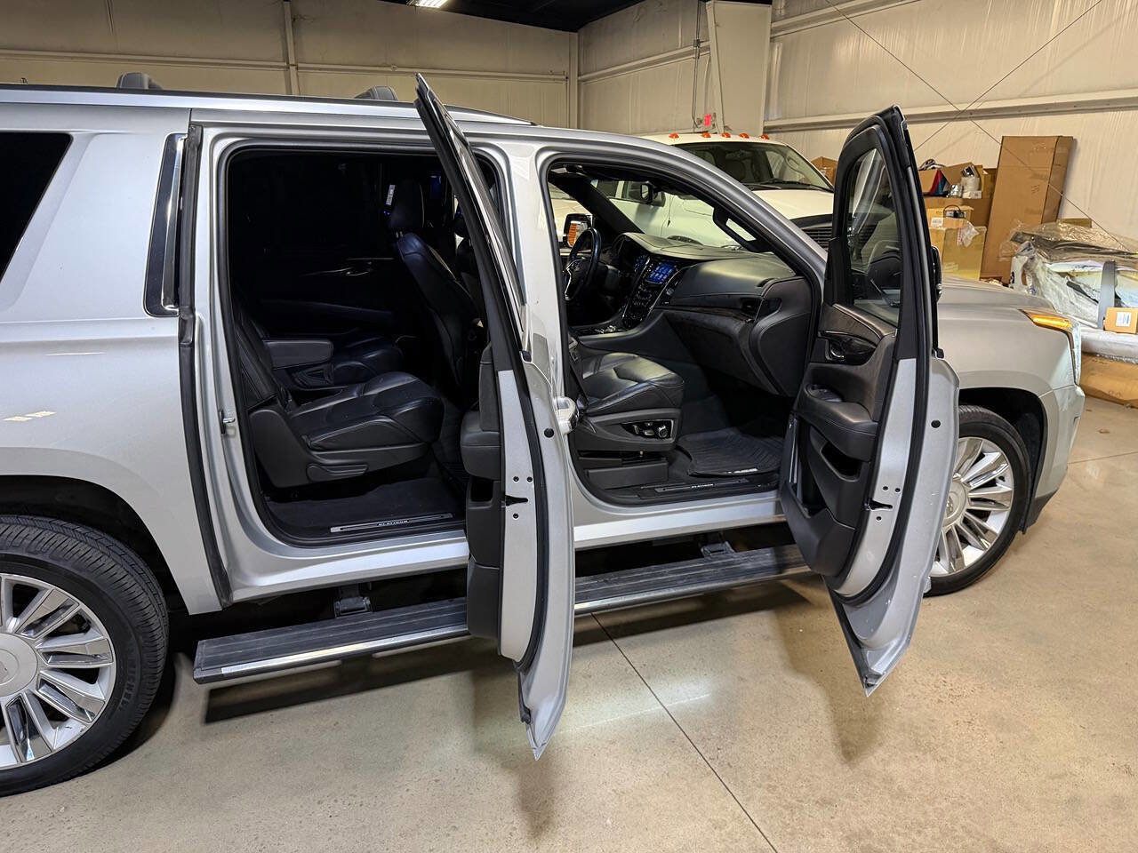Used 2016 Cadillac Escalade ESV Platinum AWD/4WD image 26