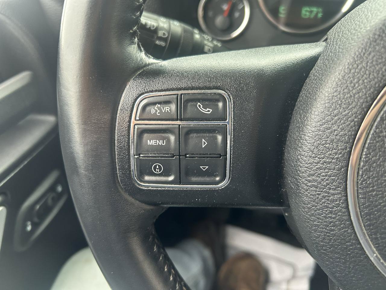 Used 2016 Jeep Wrangler Unlimited Sahara w/ Connectivity Group AWD/4WD image 18