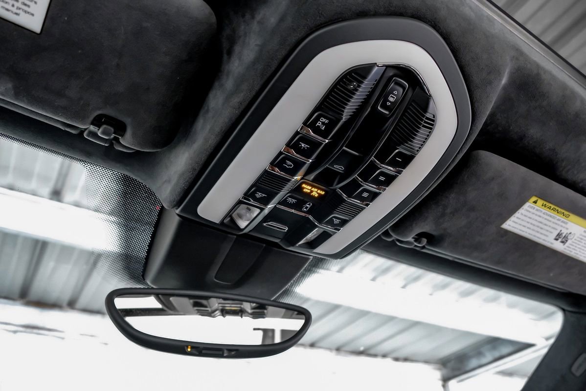 Used 2018 Porsche Cayenne Turbo image 22