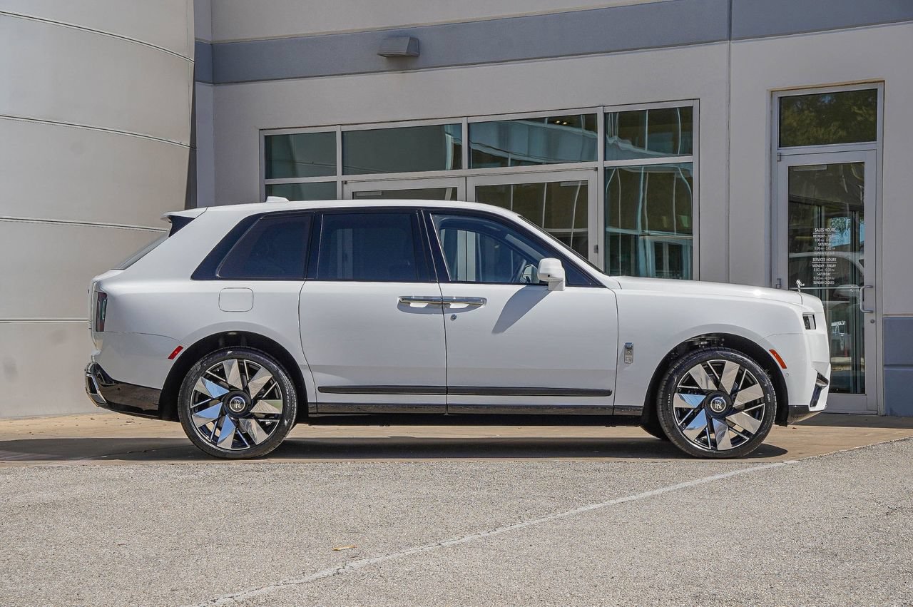 New 2026 Rolls-Royce Cullinan AWD/4WD image 6