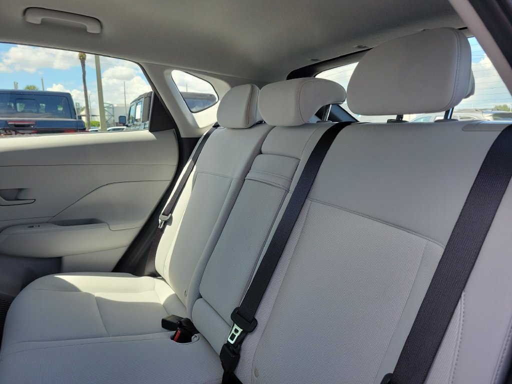 Used 2025 Hyundai Kona SE FWD image 9