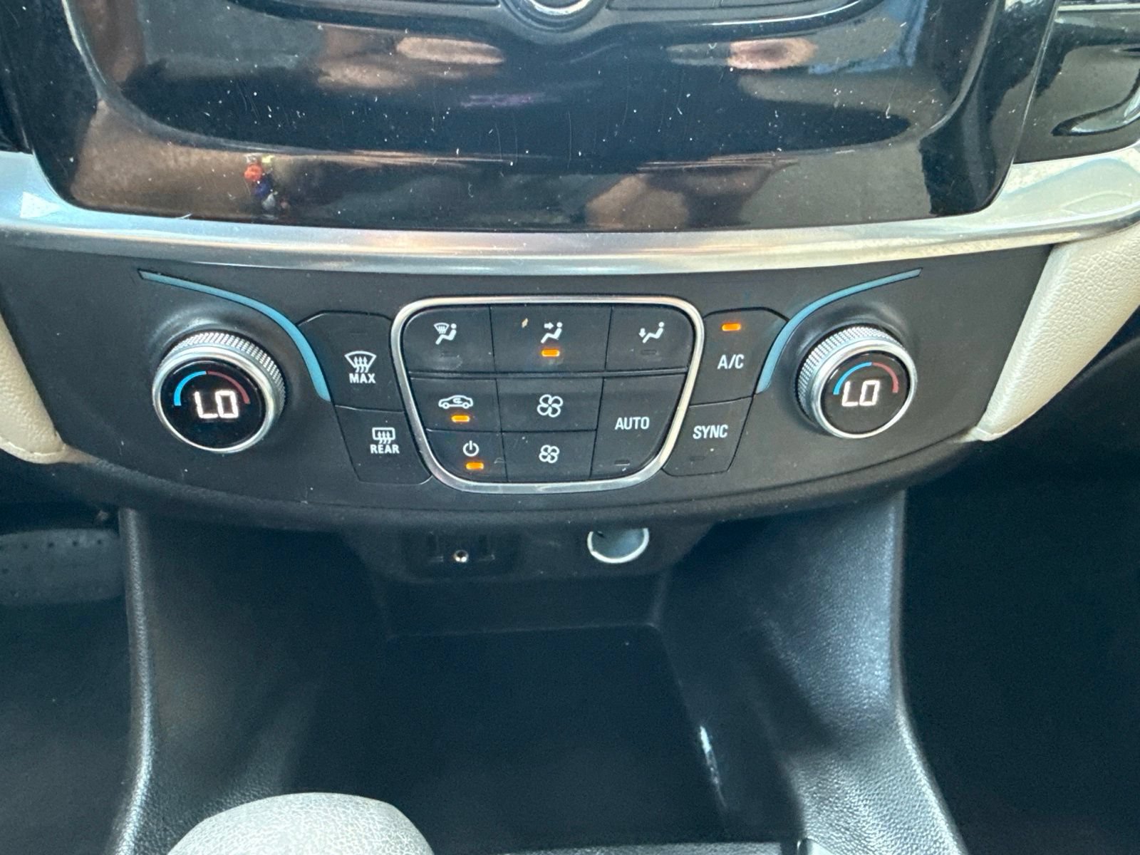 Used 2023 Chevrolet Traverse LS w/ Safety Package AWD/4WD image 12