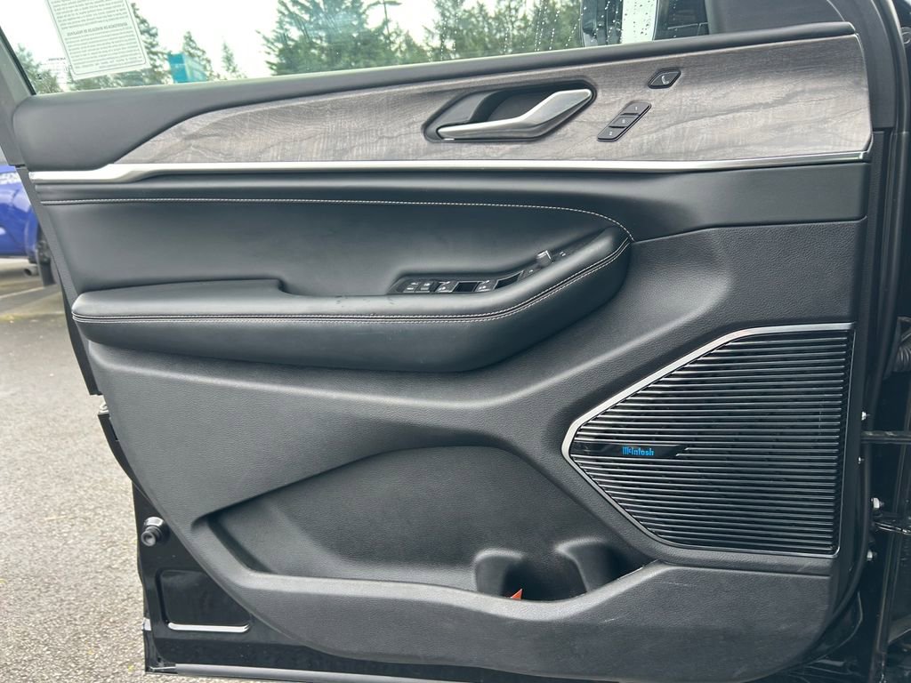 Used 2021 Jeep Grand Cherokee L Overland w/ Luxury Tech Group IV image 22