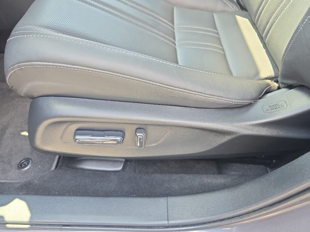 Used 2025 Honda HR-V EX-L image 17