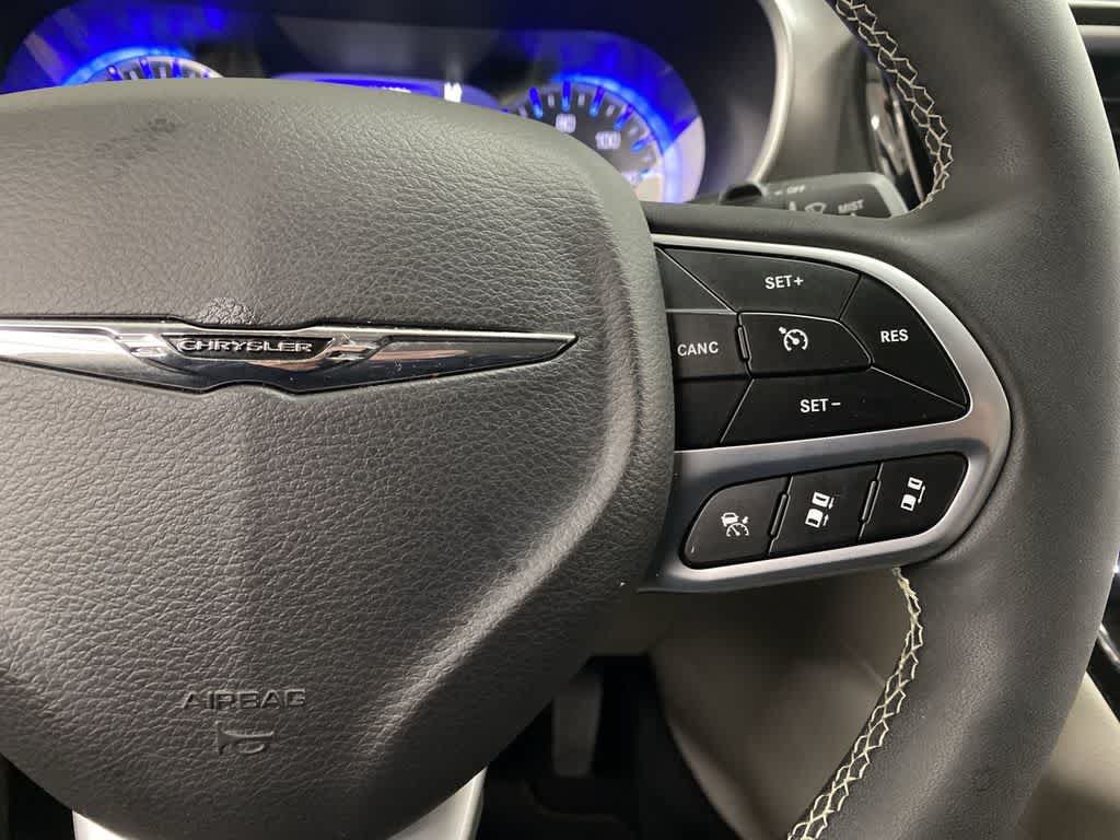Used 2024 Chrysler Pacifica Touring-L FWD image 21