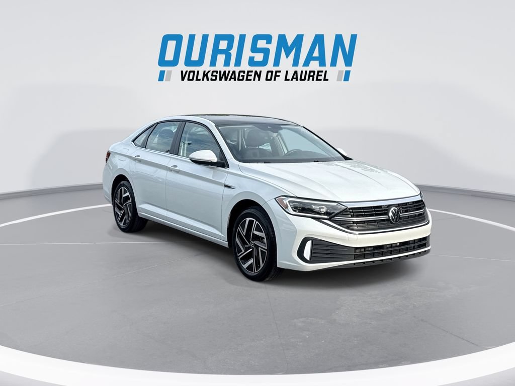 Used 2024 Volkswagen Jetta SEL FWD image 2