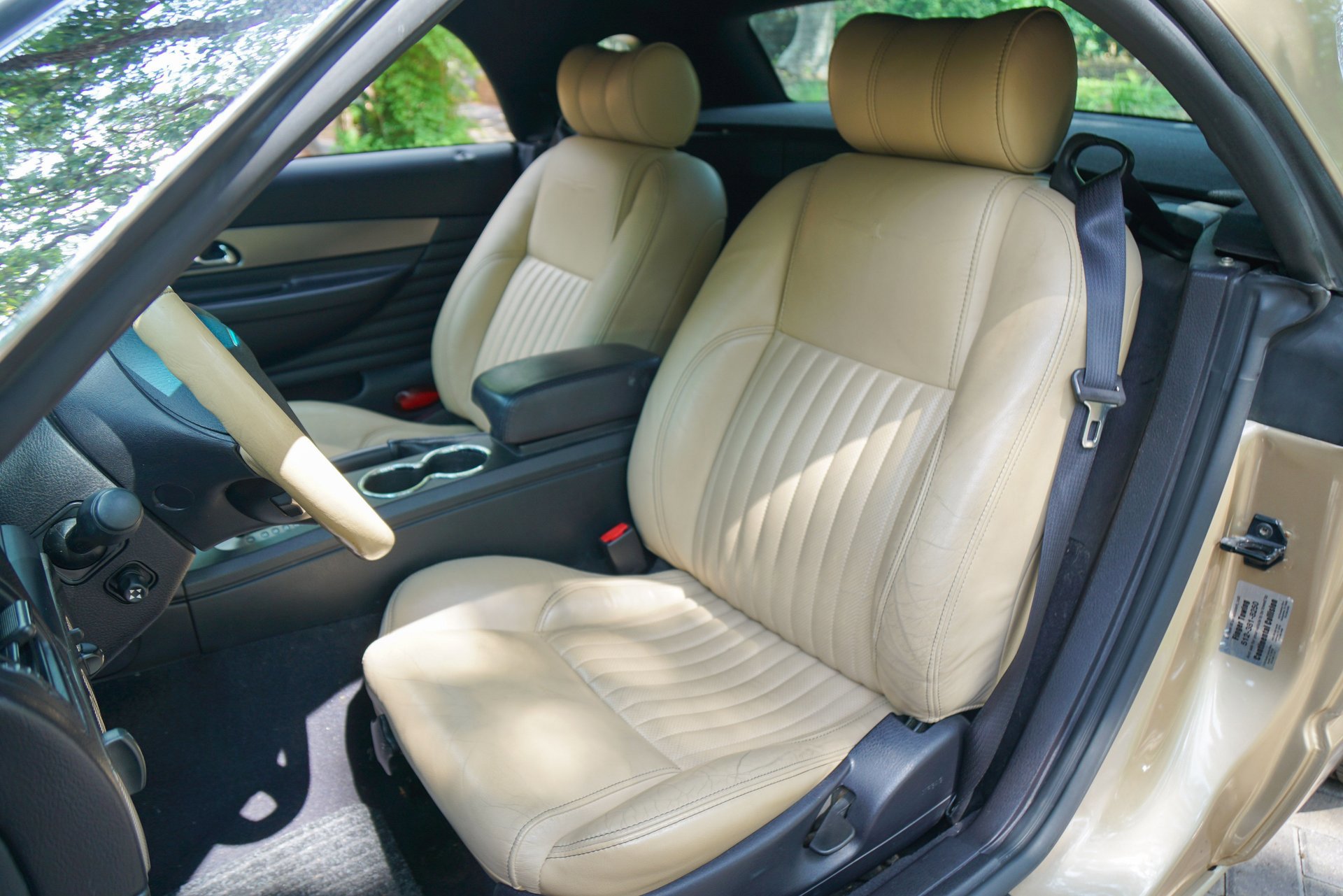 Used 2005 Ford Thunderbird 50th Anniversary RWD image 22