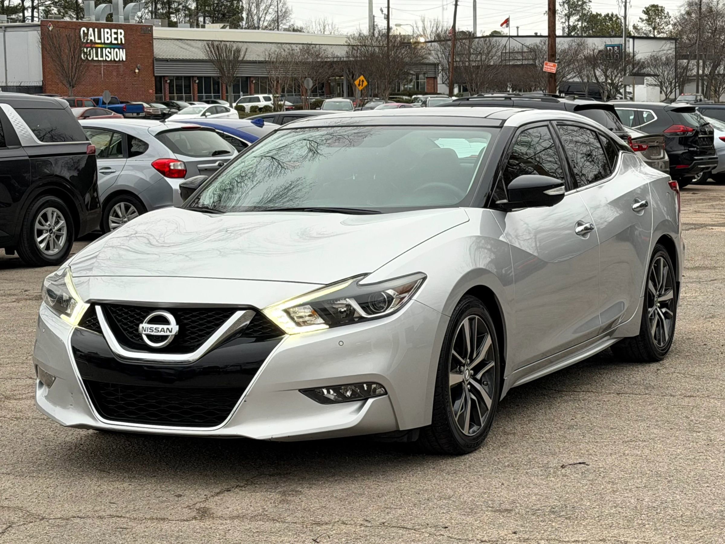 Used 2018 Nissan Maxima Platinum image 2