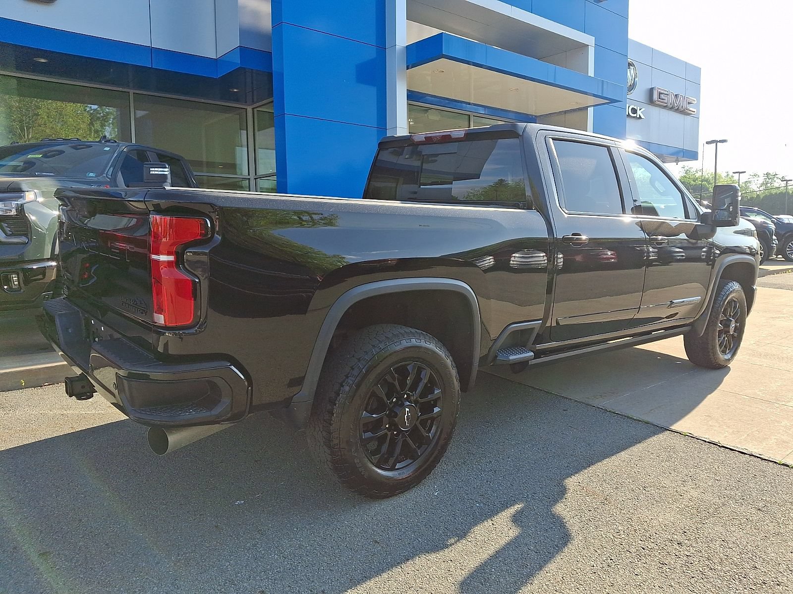 Used 2025 Chevrolet Silverado 2500 High Country w/ High Country Premium Package AWD/4WD image 6