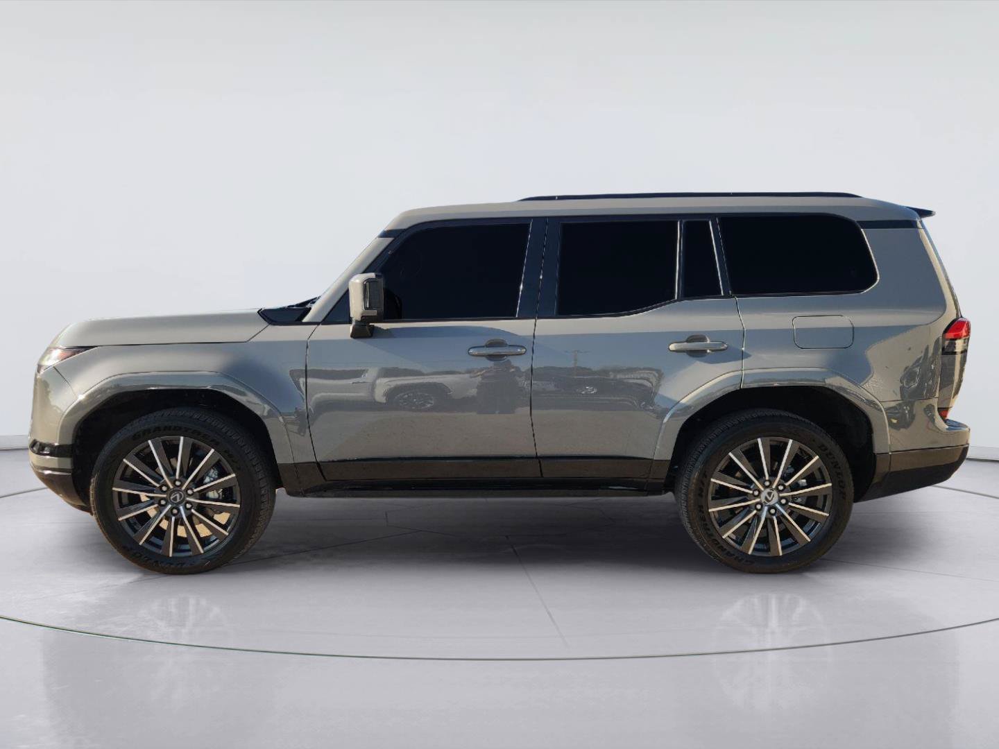 Used 2025 Lexus GX 550 w/ Accessory Package (2T) AWD/4WD image 4