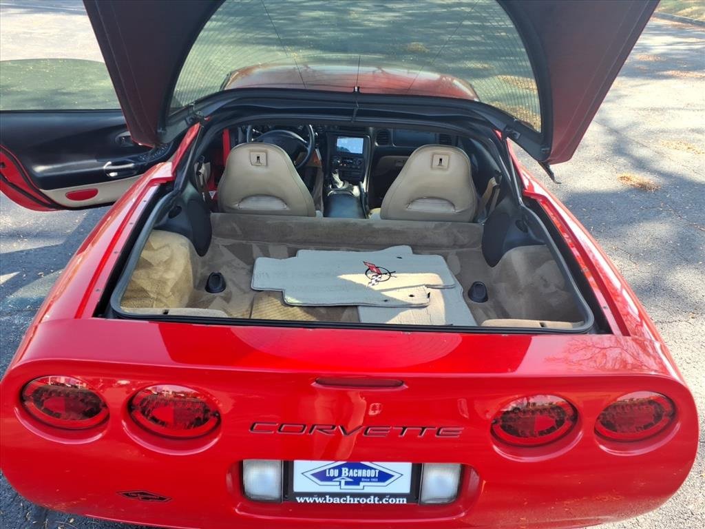 Used 2001 Chevrolet Corvette Coupe w/ Preferred Equipment Group1 image 27