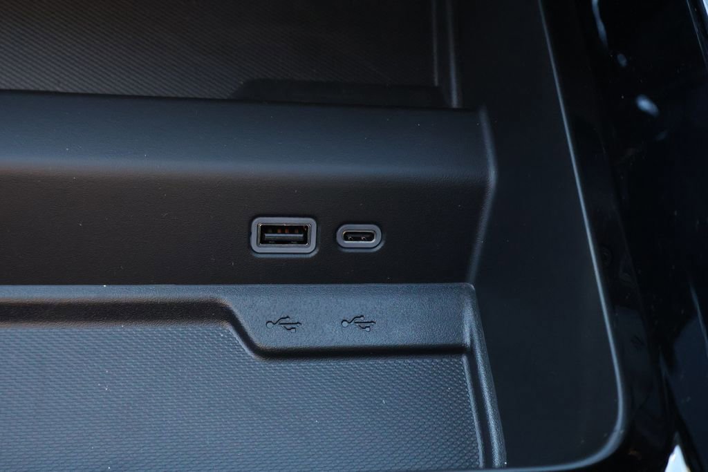 New 2026 Chevrolet Suburban Z71 w/ Comfort Package image 33