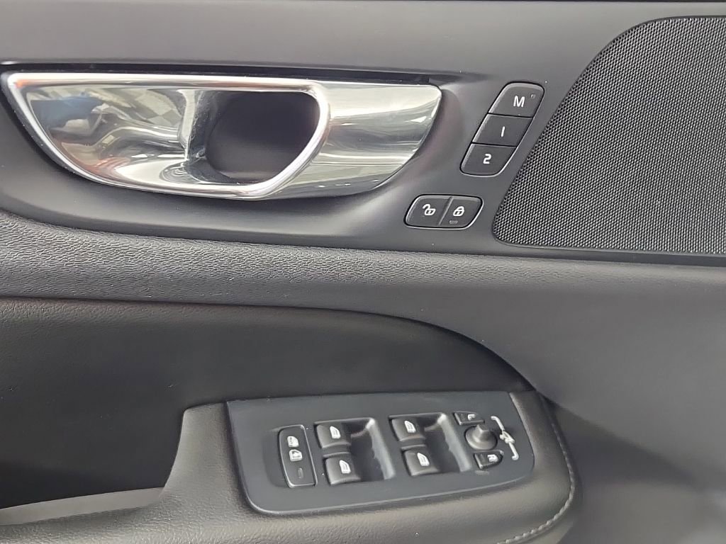Used 2019 Volvo S60 T5 Momentum w/ Premium Package image 21