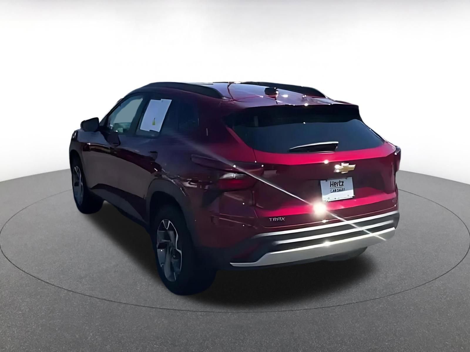 Used 2025 Chevrolet Trax LT FWD image 9