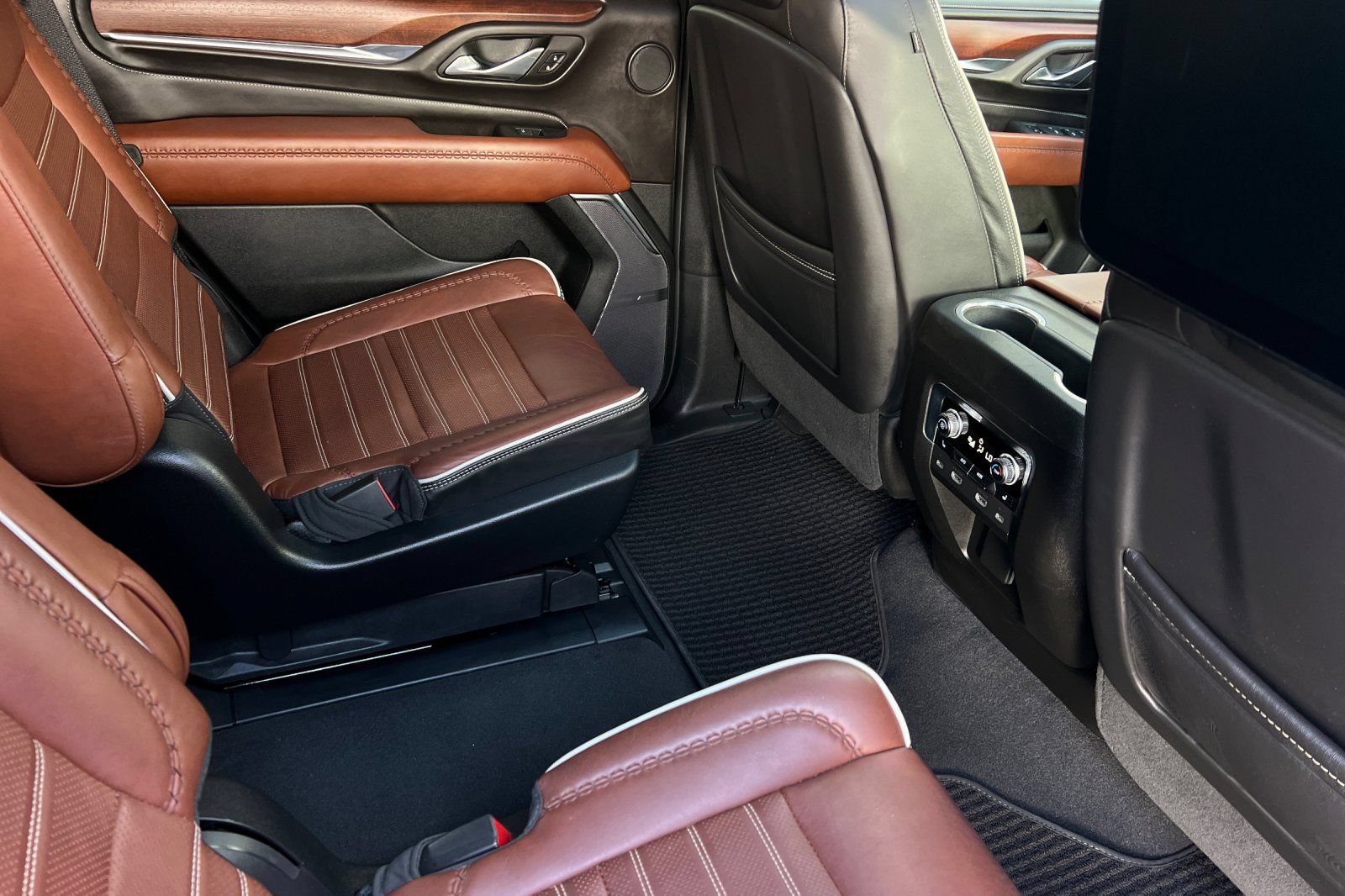 Used 2023 GMC Yukon Denali Ultimate AWD/4WD image 21