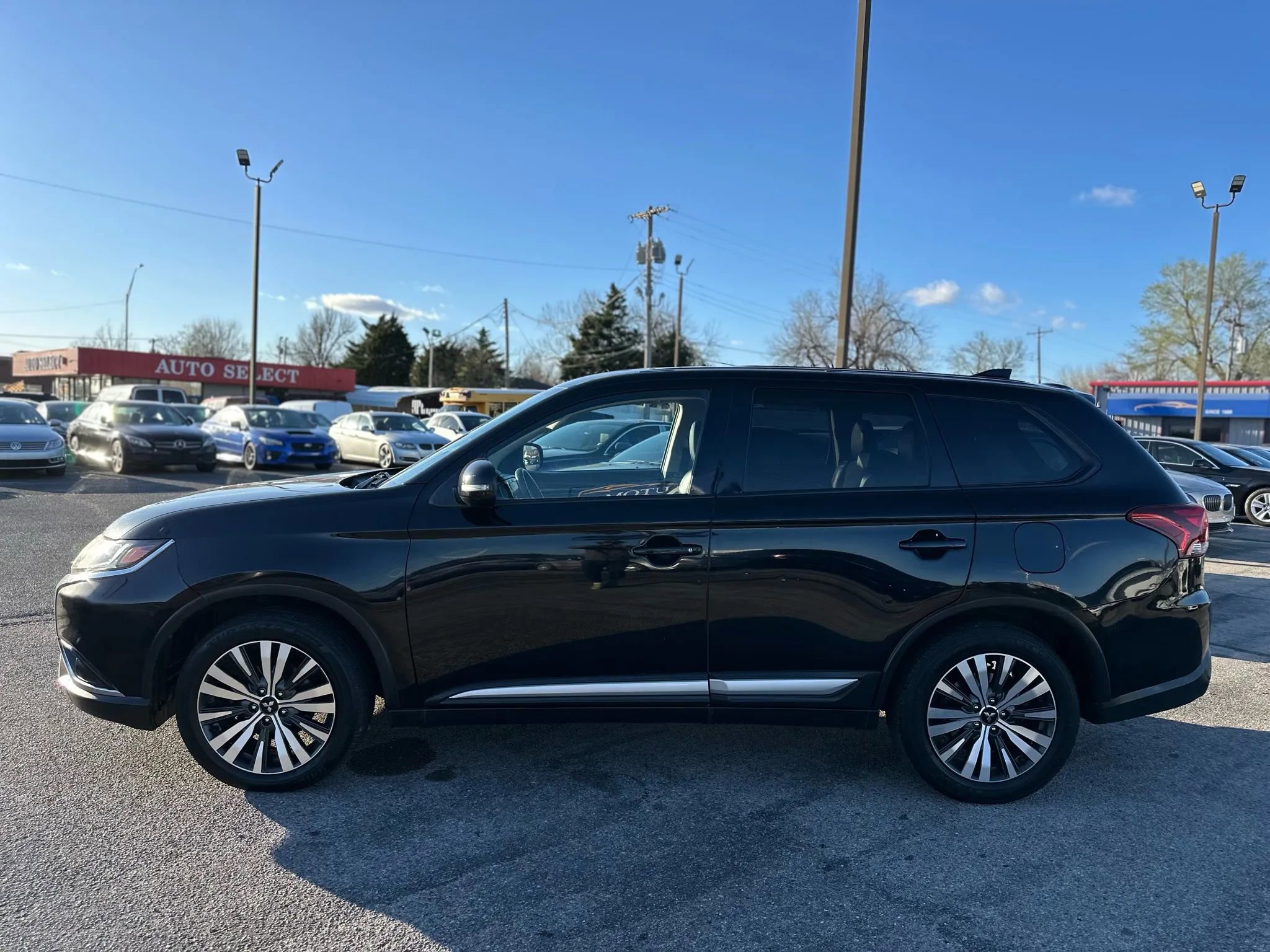 Used 2019 Mitsubishi Outlander SE image 9