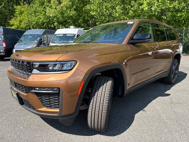 New 2026 Jeep Grand Cherokee L Limited w/ Limited Altitude Package AWD/4WD image 3