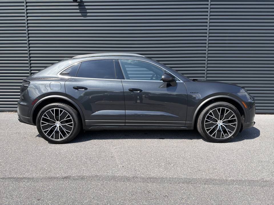 Certified 2025 Porsche Macan 4 Electric AWD/4WD image 6