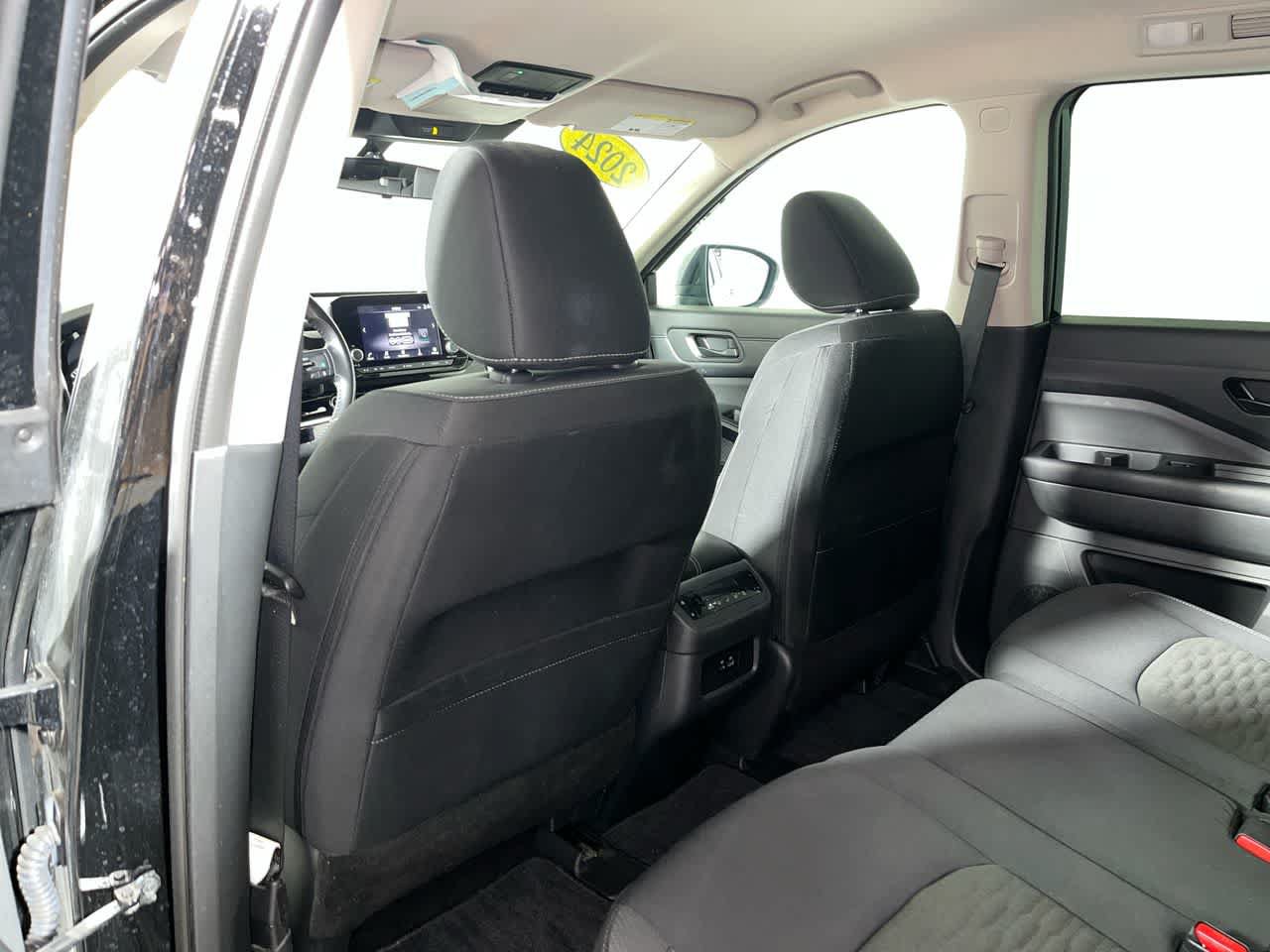 Used 2024 Nissan Pathfinder SV AWD/4WD image 24