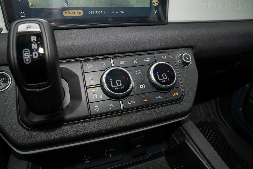 Used 2020 Land Rover Defender 110 SE image 19
