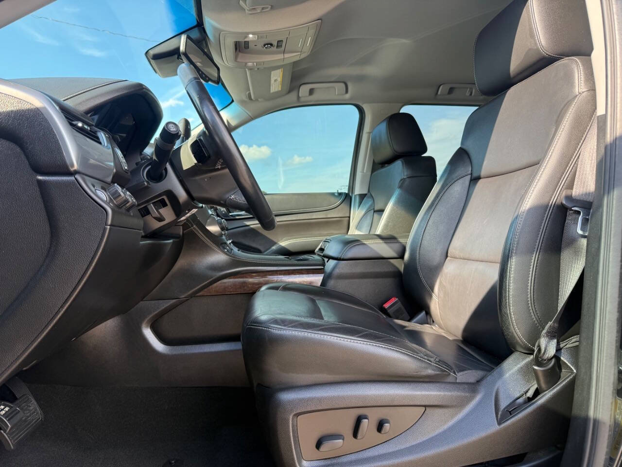 Used 2018 Chevrolet Suburban LT AWD/4WD image 2
