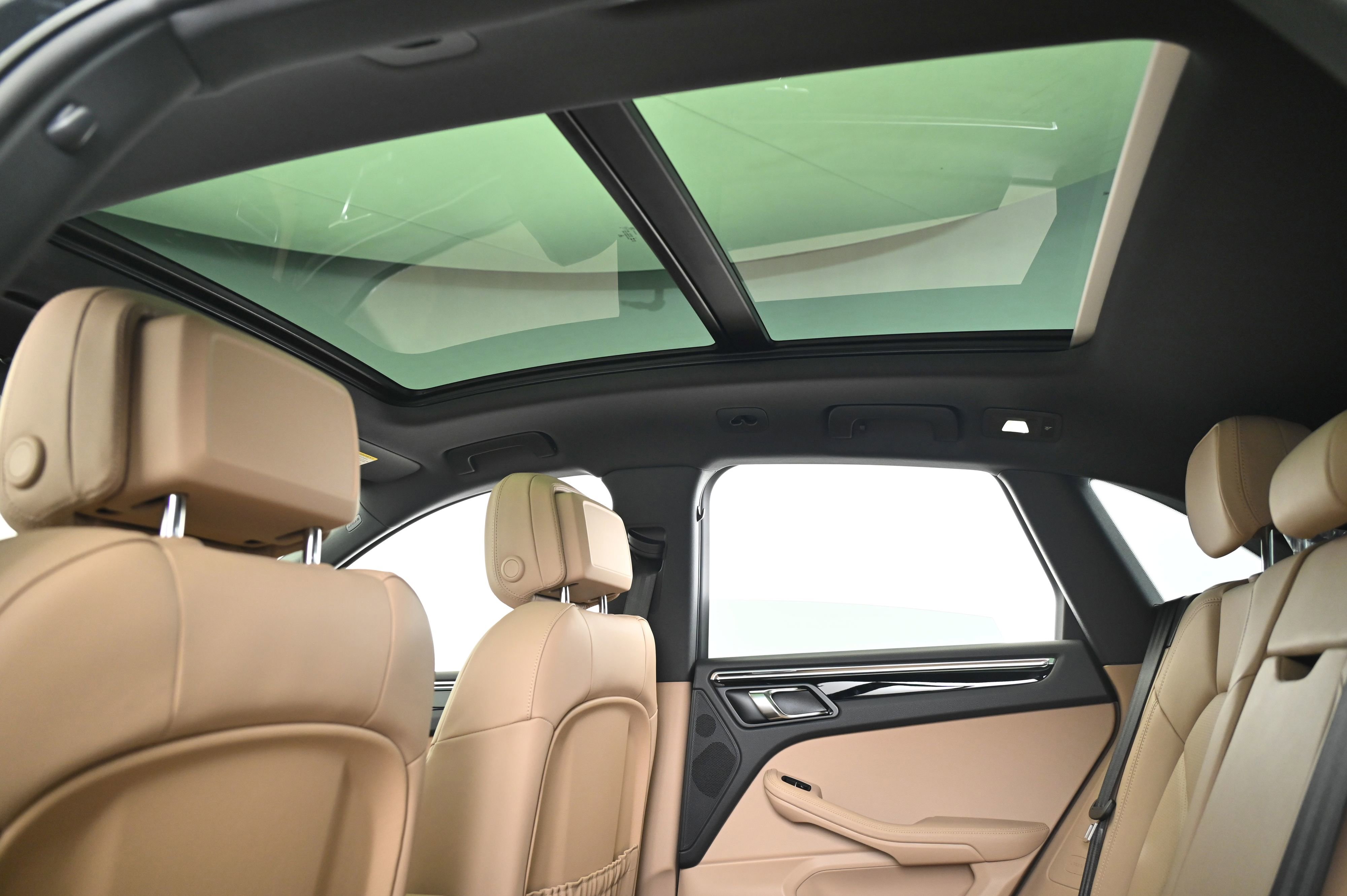 Certified 2025 Porsche Macan image 33