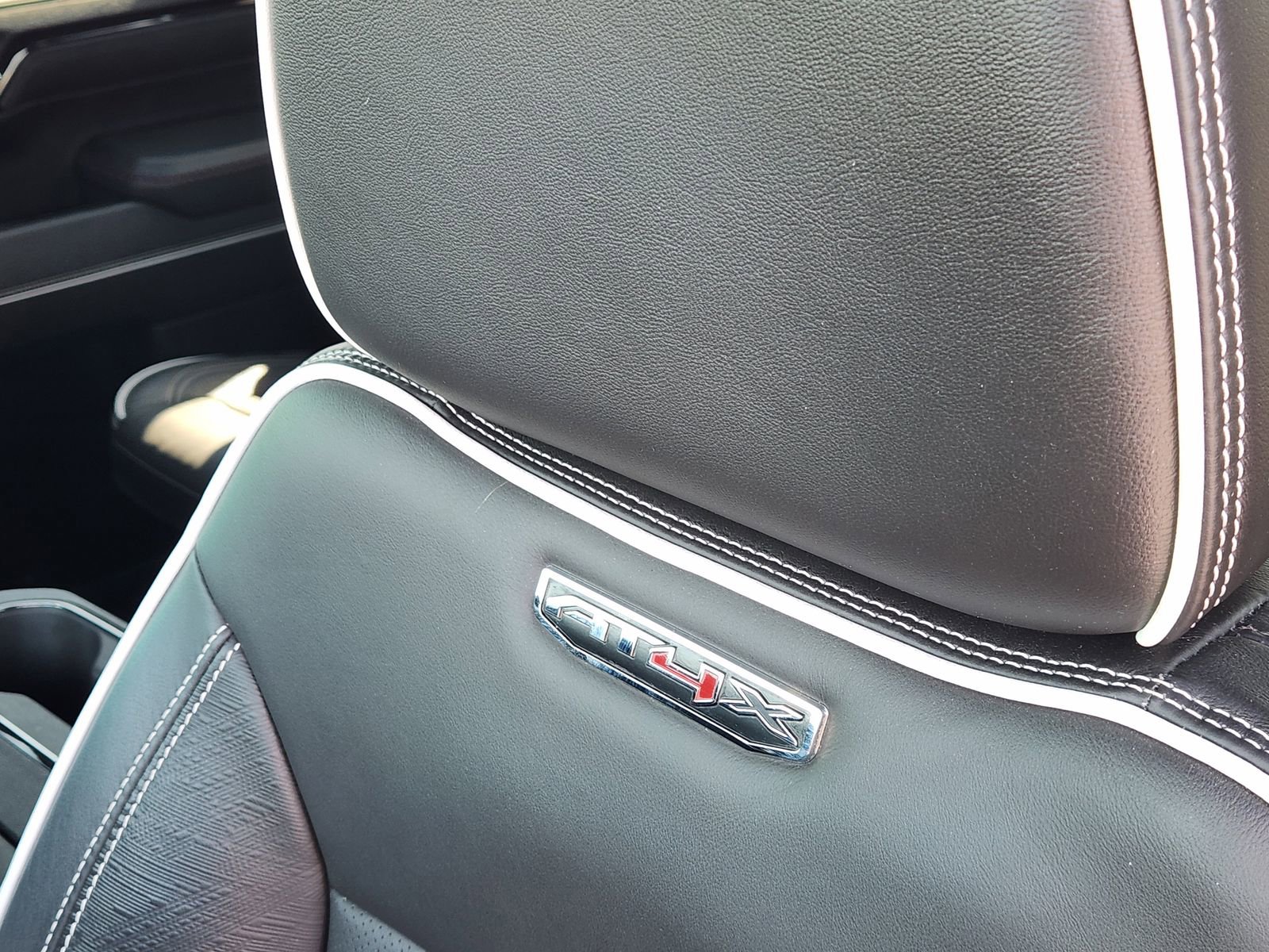 Used 2024 GMC Sierra 1500 AT4X image 18