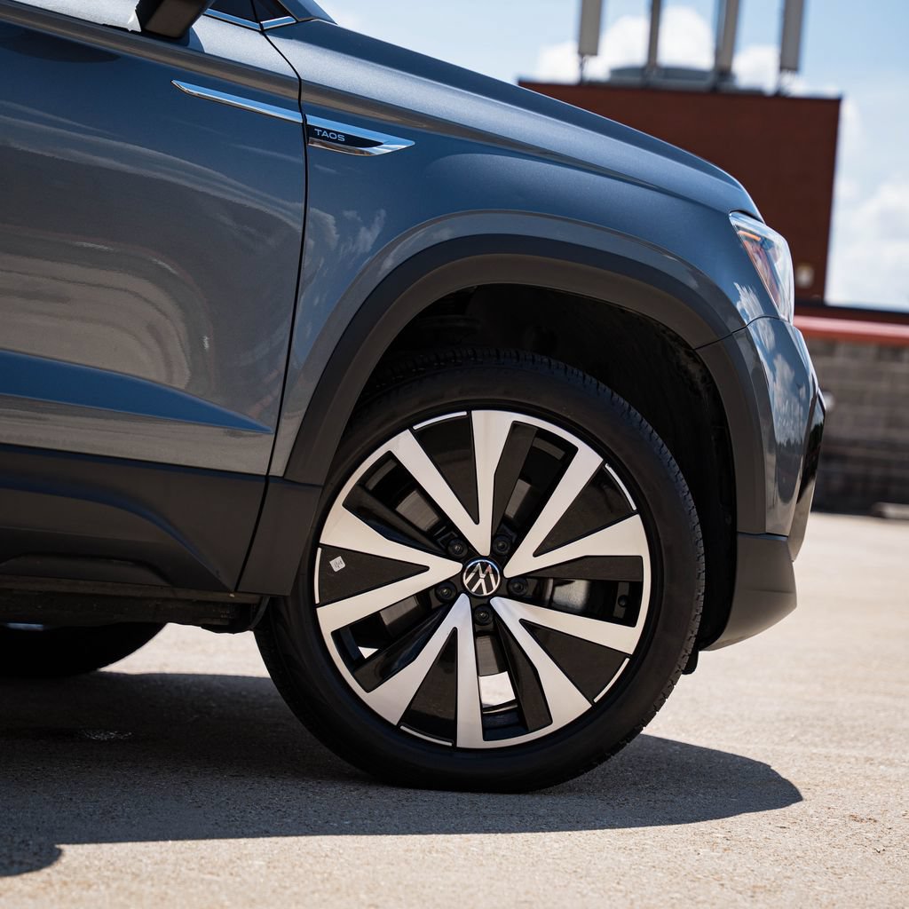 Certified 2023 Volkswagen Taos SE FWD image 7